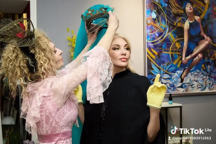 Зображення "На відкритті виставки Das parfum" від Bogdan Burak, місто: Київ, Золотоустівська 23, серія: Das parfum